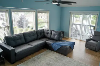 Image de 3rd Floor Lakeview 2-Bedroom Penthouse in Geneva U6