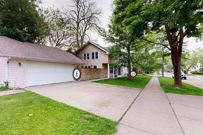 Image de 3, 500sqft. Buffalo Mansion