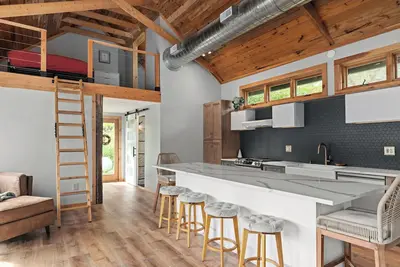 Image de Take it easy at this unique and tranquil getaway.