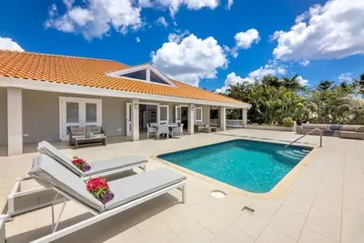 Image de Modern & Stylish Oceanfront Villa w/ Open Living Space - Villa Ocho Coral Estate