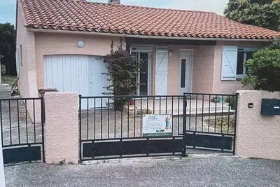 Image de Maison de vacances 'Des Barnèdes' avec piscine privée, Wi-Fi et climatisation