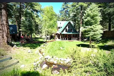 Image de Quiet luxury 3 bedroom mountain cabin with year round beauty and spring