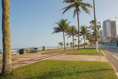Image de Apto pet friendly com garagem a 100m do mar
