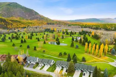 Image de West Glacier Getaway: Mountain & Golf Course Views