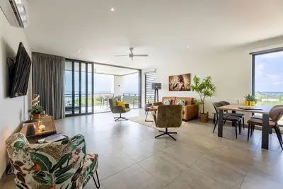 Image de Oceanview Luxury & Comfort 2-bedroom apartment with shared pool -  Coral Estate