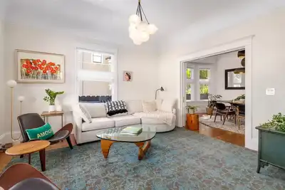 Image de Backyard Bliss! 4-Br Stay w/ Hot Tub, Redwood City