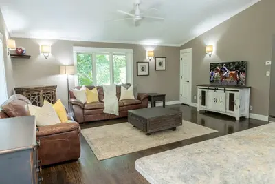 Image de Spacious 5br Home by Horse Show - Family-Friendly!