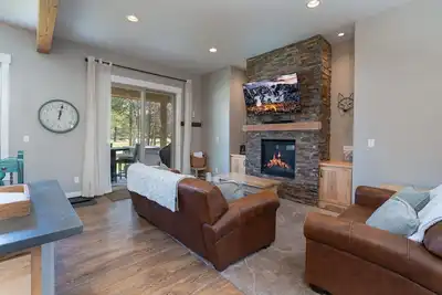 Image de 4br Townhouse: Hot Tub, Fireplace & Mtn Views!