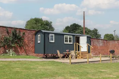 Image de The Garden Hut, romantic, with a garden in Cefn Park Estate