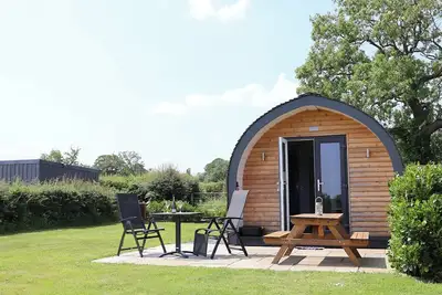 Image de Honeypot Hideaways - Acacia, romantic in Higher Kinnerton, Chester