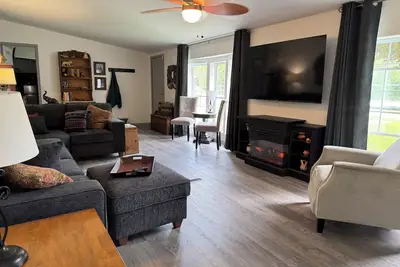 Image de Drummond Island Hotel & Vacation Homes - Channel Road Charmer