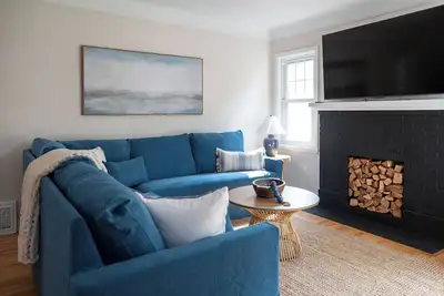 Image de New! The Blue Bungalow: Fully renovated 4br, 2ba home with cozy Minnesota vibes.