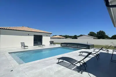 Image de Villa climatisé proche mer avec piscine