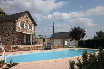 Image de Les Collines Rouges, piscine privée, chauffée, proche nombreux sites touristiques