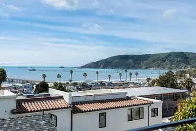 Image de Sun Drenched Coastal Retreat. Luxe 2 bed condo walkable to Avila Beach