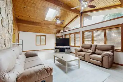 Image de Spacious Home In the Heart of Wisconsin Dells, with Wifi & Gas Grill