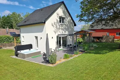 Image de Maison entière entre campagne et ville avec Spa