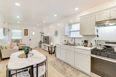 Image de 2 Mi to State Park: Updated Niagara Falls Home