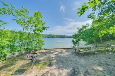 Image de Resort-Style Perks - Cabin in Lakes of the North!