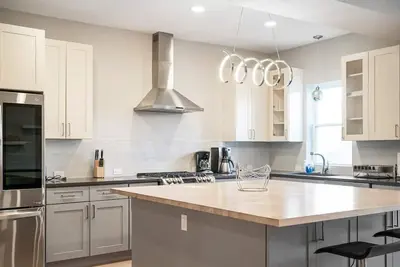 Image de Marvelous 5-bedroom house with Ac in Chicago, very spacious and close to downtown