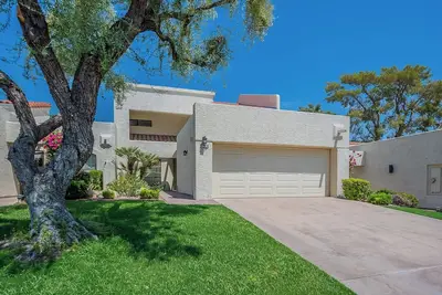 Image de Stylish, Relaxing Townhome Near Historic Biltmore - Resort Living at Its Best!
