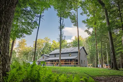 Image de Twin Oaks Lodge: 4 Kings, Hot Tub, Sauna & Epic Game Room