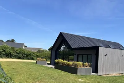 Image de Maison en bois familiale \"Bonjour la mer\" 10 pers. spa, bord de mer, Bretagne.