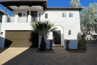 Image de Hacienda Valentine-Spanish Colonial Masterpiece in Tempe