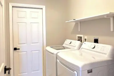 Image de Love Islander's Retreat - Sleeps 14 with Pool & Game Room