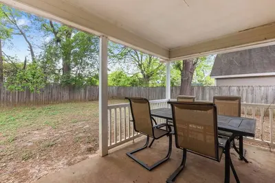 Image de Bright and Open 3 bedroom with King Bed, Privacy Fenced Yard and Fast Wifi