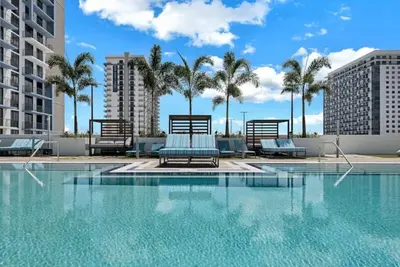 Image de Stylish 2br with Balcony | Heart of Downtown Doral