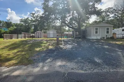 Image de Charming 2-bedroom, 5 minute walk to the beach on Oak Island