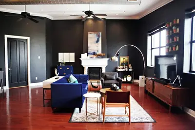 Image de Cozy 2br Exec Penthouse in Downtown Kalamazoo + Parking & Urban Escape