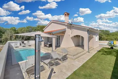 Image de Villa 2405/161716 (Istria - Rakalj), 800m from the beach