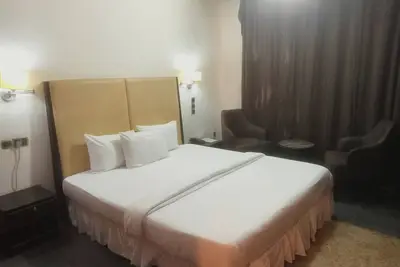 Image de Luxury & Location: Golden Tulip Owerri. with WiFi, Ac