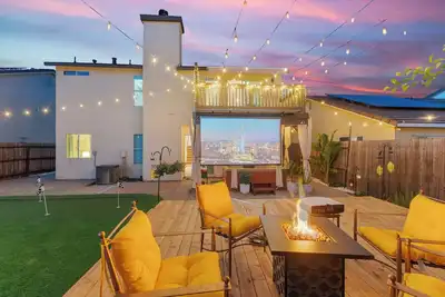 Image de Elegant Retreat for 10 • Hot Tub • Games • Mini Golf • Stylish & Serene Getaway