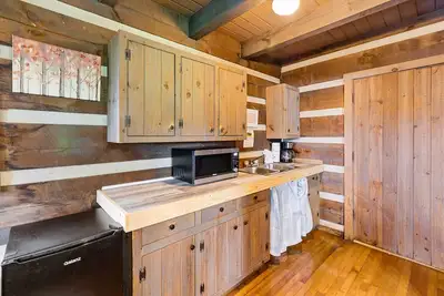 Image de Tranquil Cabin with Jacuzzi, Porch Swing, and Mountain Views! Cabin 3