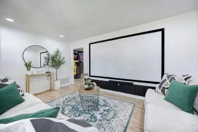 Image de Military in Style/Movie Room /Game Room Minutes from Ft. Benning & Downtown area