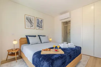 Image de HostWise - Stylish Balcony Apt and 2 Cozy Studios