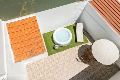 Image de HostWise - Bright Homes w/ Private Patio and Jacuzzi