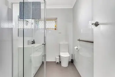 Image de 2 Bedroom Seaside Suite just Steps from the Shore + Arcade & Balcony