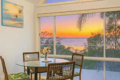 Image de Lake View Blue 2 Bedroom House - Wifi, Ac, close to Lake Macquarie