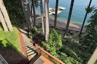 Image de Shoreline Cottage on lake Cowichan