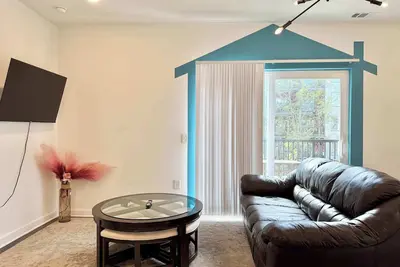 Image de Modern 2-Bedroom Condo in Old Fourth Ward