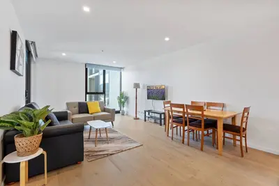 Image de Sleek 1-Bed Canberra Flat with Gym & Sauna Access