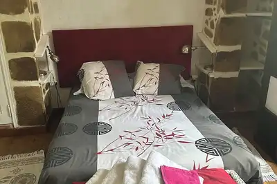 Image de maison fleuri / séjours vacances rivière / une chambre dans grande maison