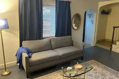 Image de Charming 2-bedroom Gem, Scenic Views + Deck, Fire Pit