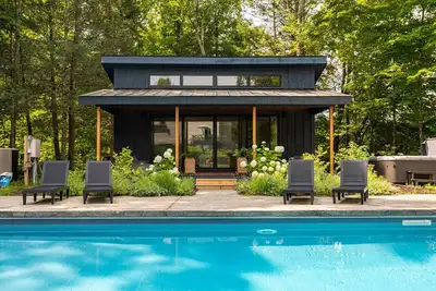 Image de Luxe Pool Retreat in High Falls