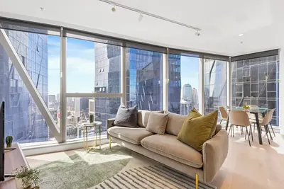 Image de Brand New Apt ~ Best Cbd Area ~ Lvl 59 w/ Views!
