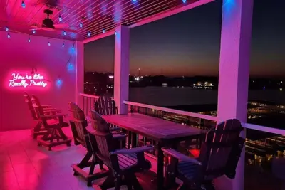 Image de Wow! Where Dreams become Reality! New Luxury Unit